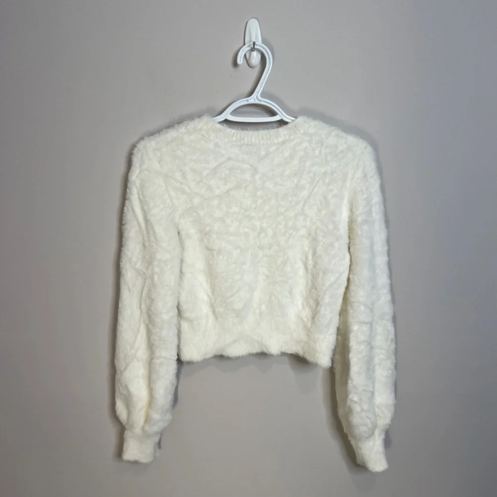 Aritzia Sunday Best Kitten Sweater - Picture 4 of 9